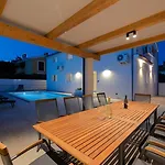 Nimi Villa
