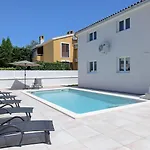 Nimi Villa *