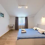 Nimi Villa