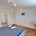 Nimi Villa *
