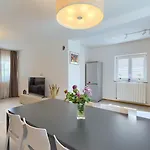 Nimi Villa