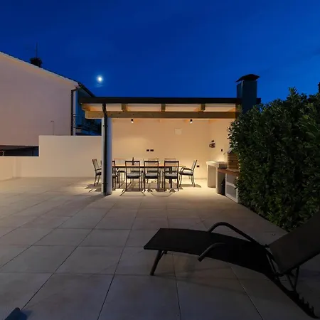 Nimi فيلة بولا