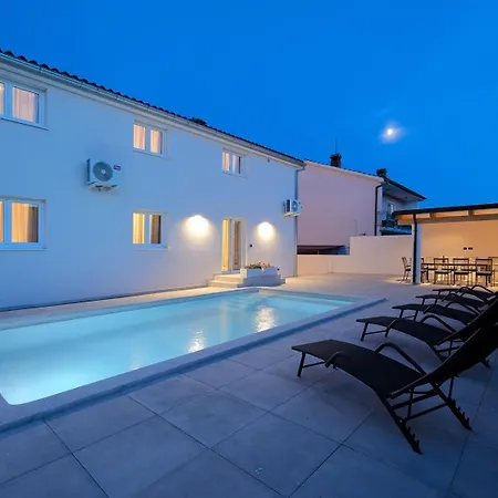 Nimi فيلة بولا