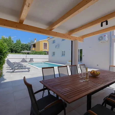 فيلة Nimi بولا